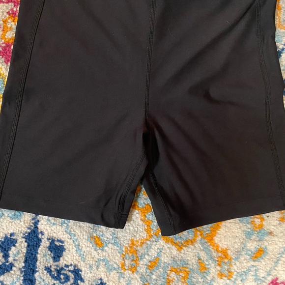 SOLD! Under Armour HeatGear Compression Mid Rise Active Shorty Shorts S - Picture 12 of 15
